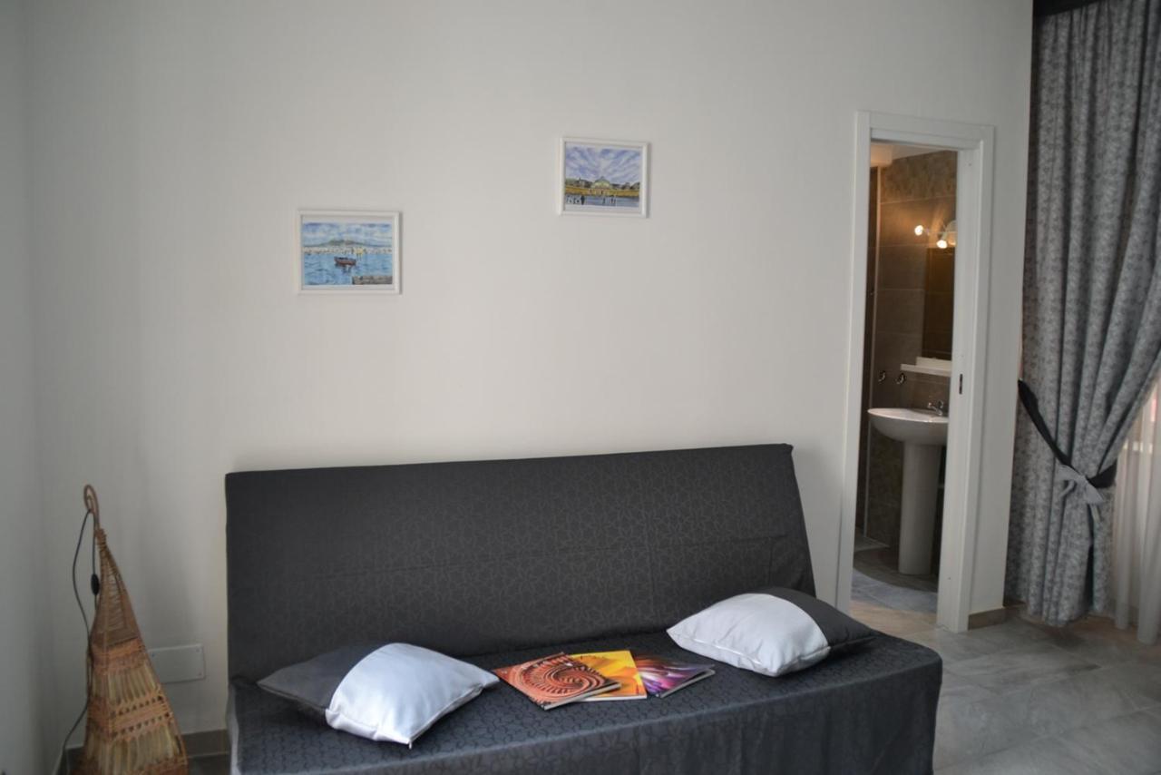 2 Passi A Napoli Bed & Breakfast Bagian luar foto