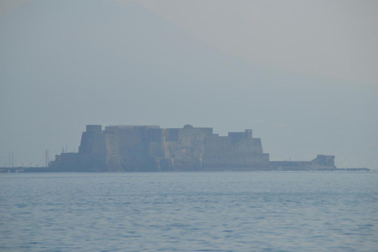 2 Passi A Napoli Bed & Breakfast Bagian luar foto