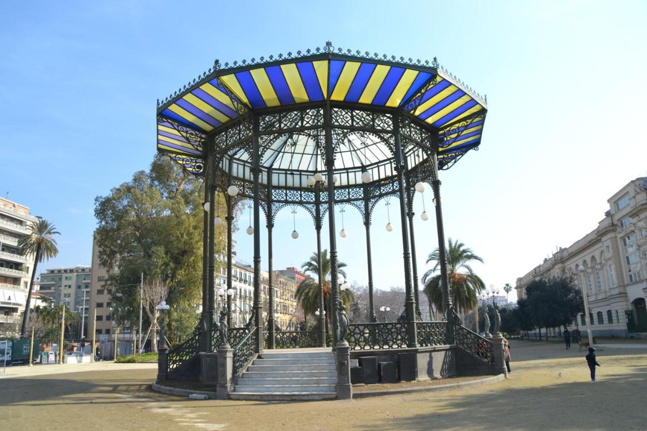 2 Passi A Napoli Bed & Breakfast Bagian luar foto