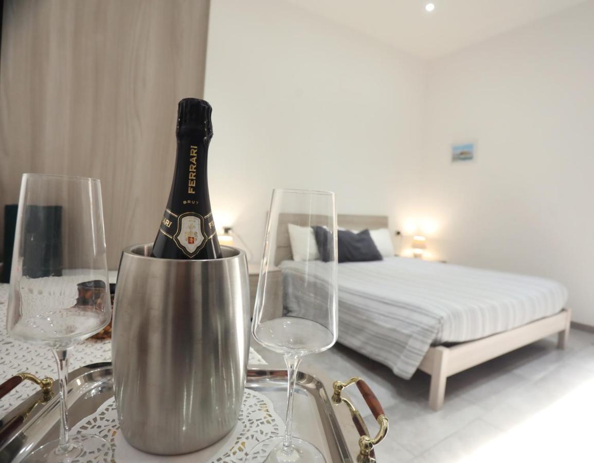 2 Passi A Napoli Bed & Breakfast Bagian luar foto