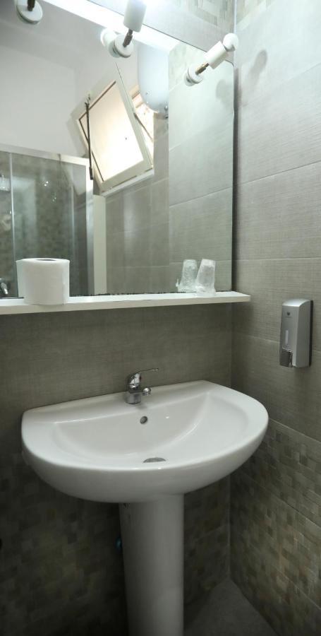 2 Passi A Napoli Bed & Breakfast Bagian luar foto