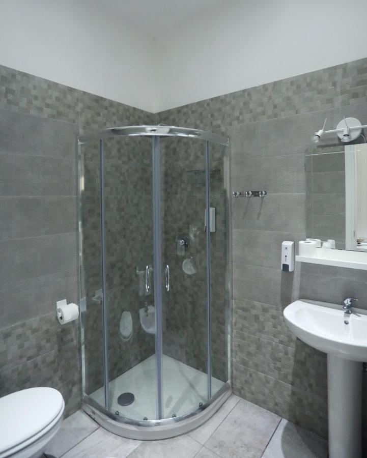 2 Passi A Napoli Bed & Breakfast Bagian luar foto