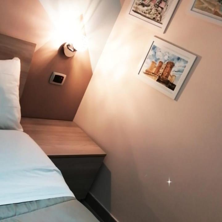 2 Passi A Napoli Bed & Breakfast Bagian luar foto