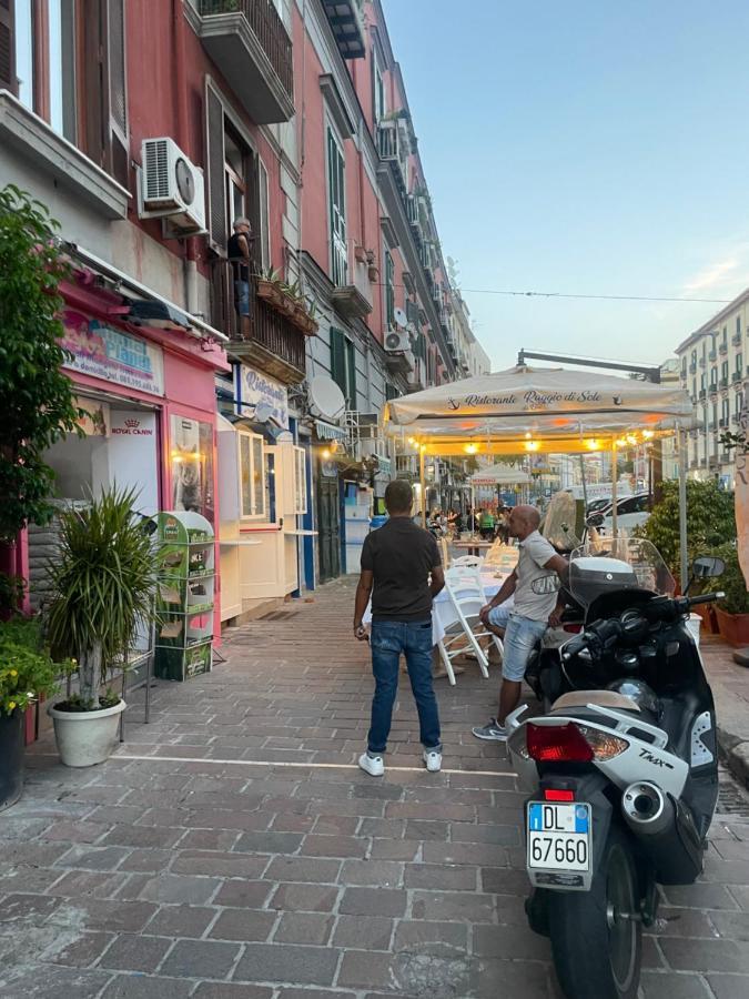2 Passi A Napoli Bed & Breakfast Bagian luar foto
