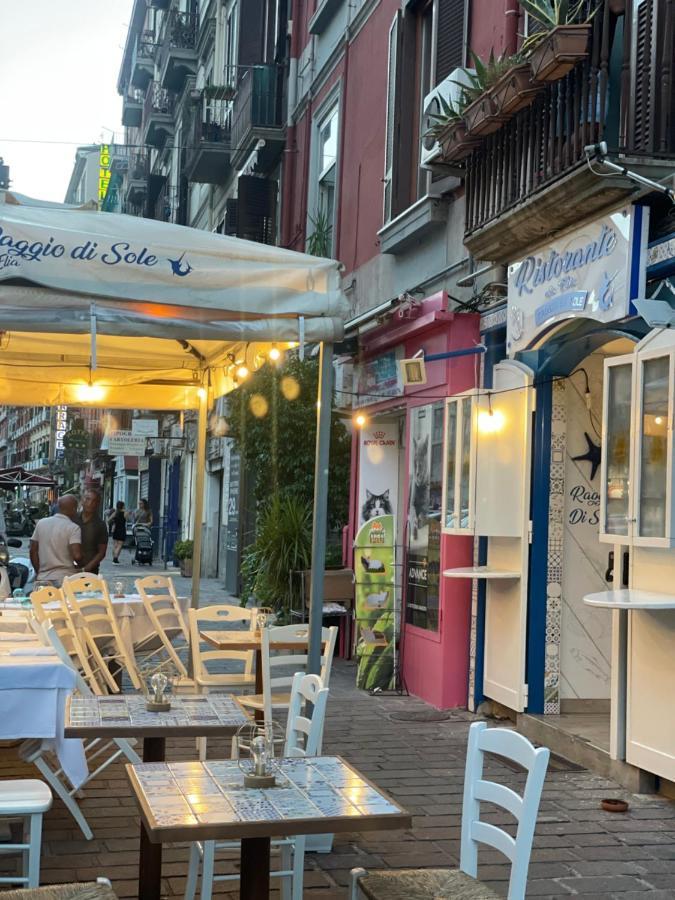 2 Passi A Napoli Bed & Breakfast Bagian luar foto